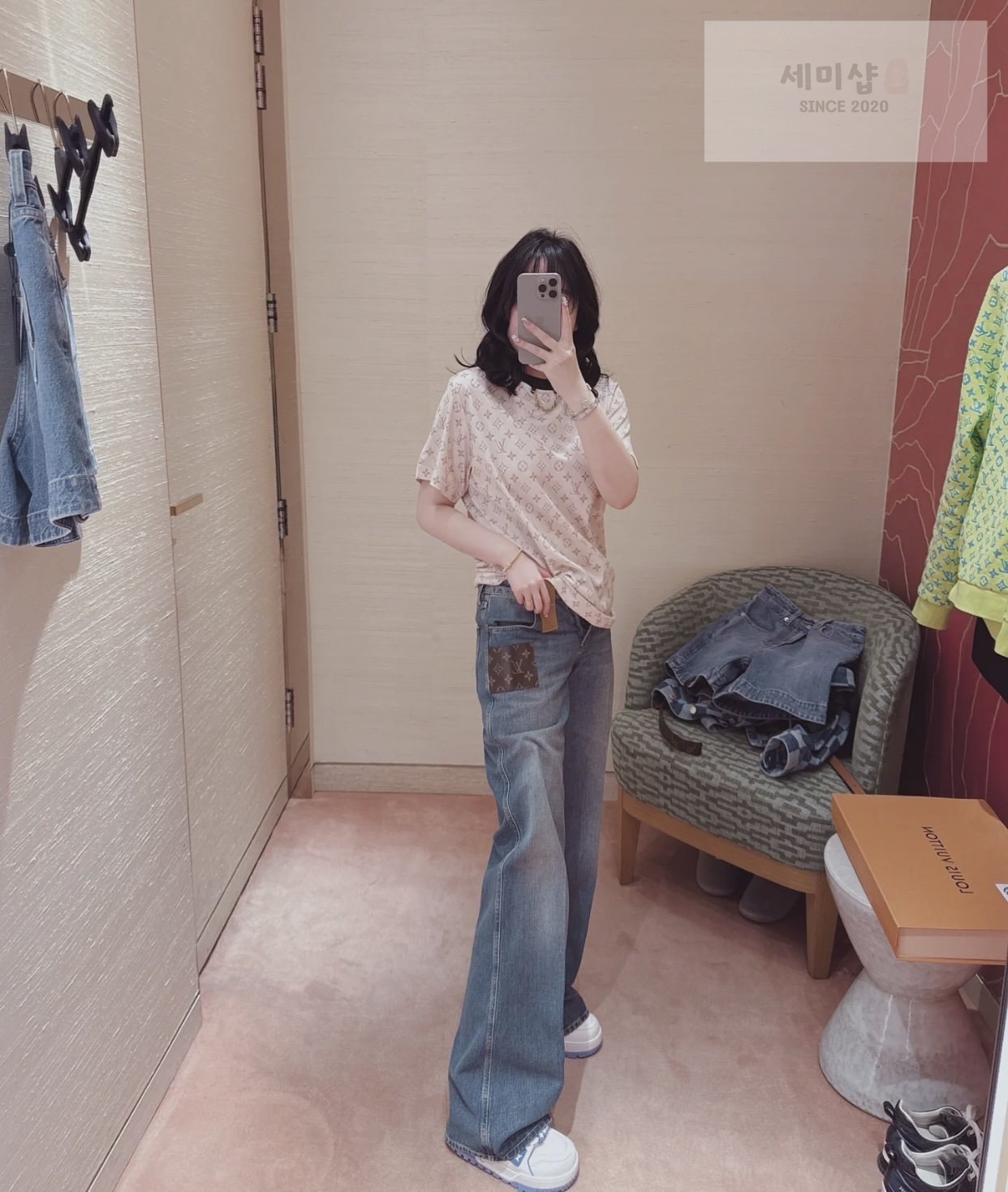 Louis Vuitton 루이비통 3D 모노그램 그래픽 레큘러 핏 반팔 티셔츠 의류 3번 이미지