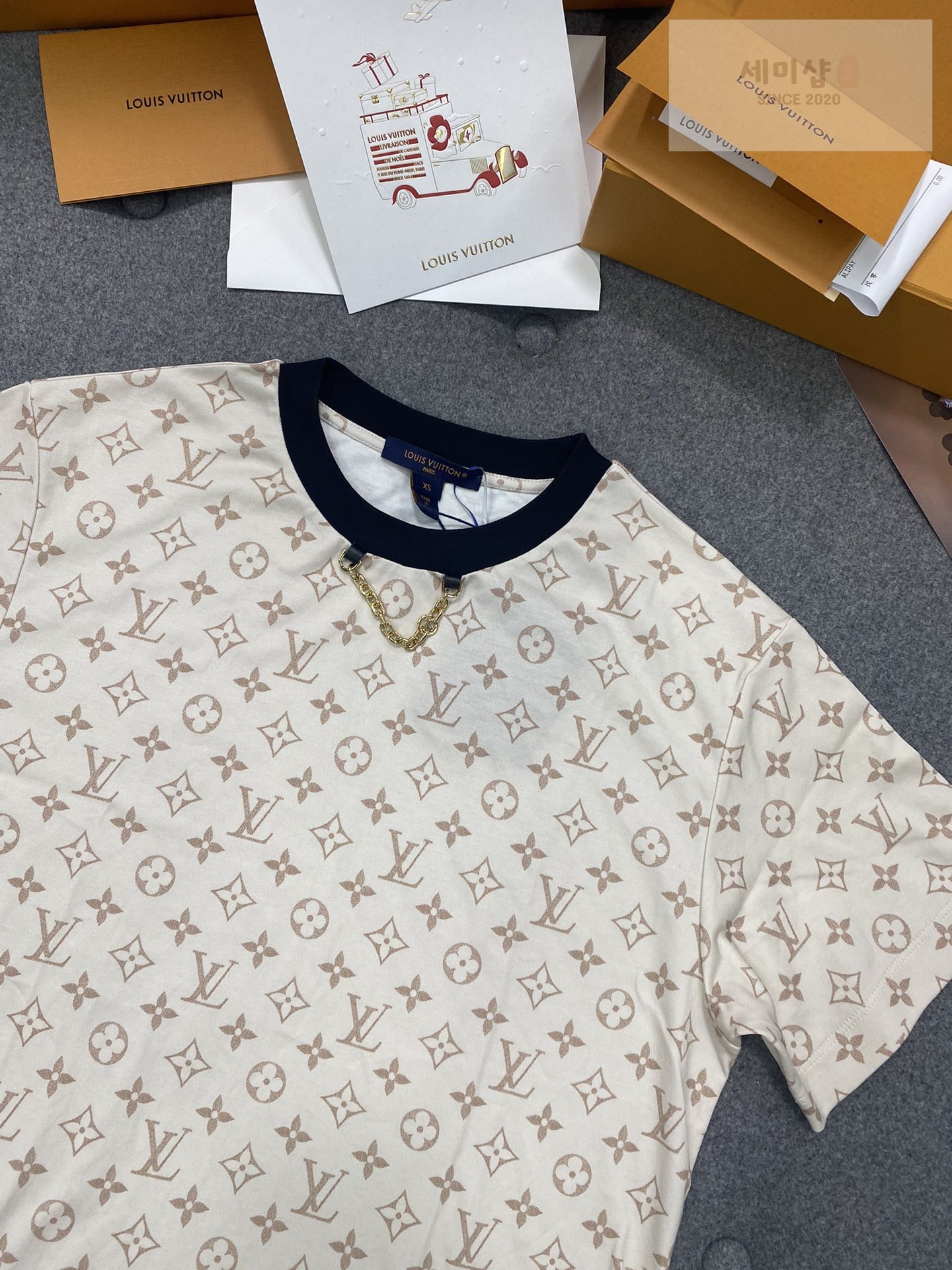 Louis Vuitton 루이비통 3D 모노그램 그래픽 레큘러 핏 반팔 티셔츠 의류 7번 이미지