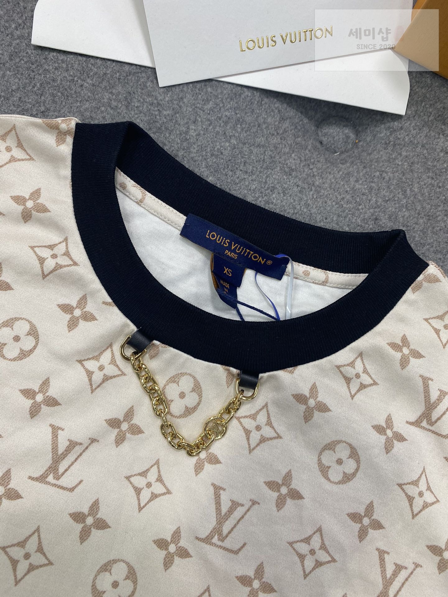 Louis Vuitton 루이비통 3D 모노그램 그래픽 레큘러 핏 반팔 티셔츠 의류 9번 이미지