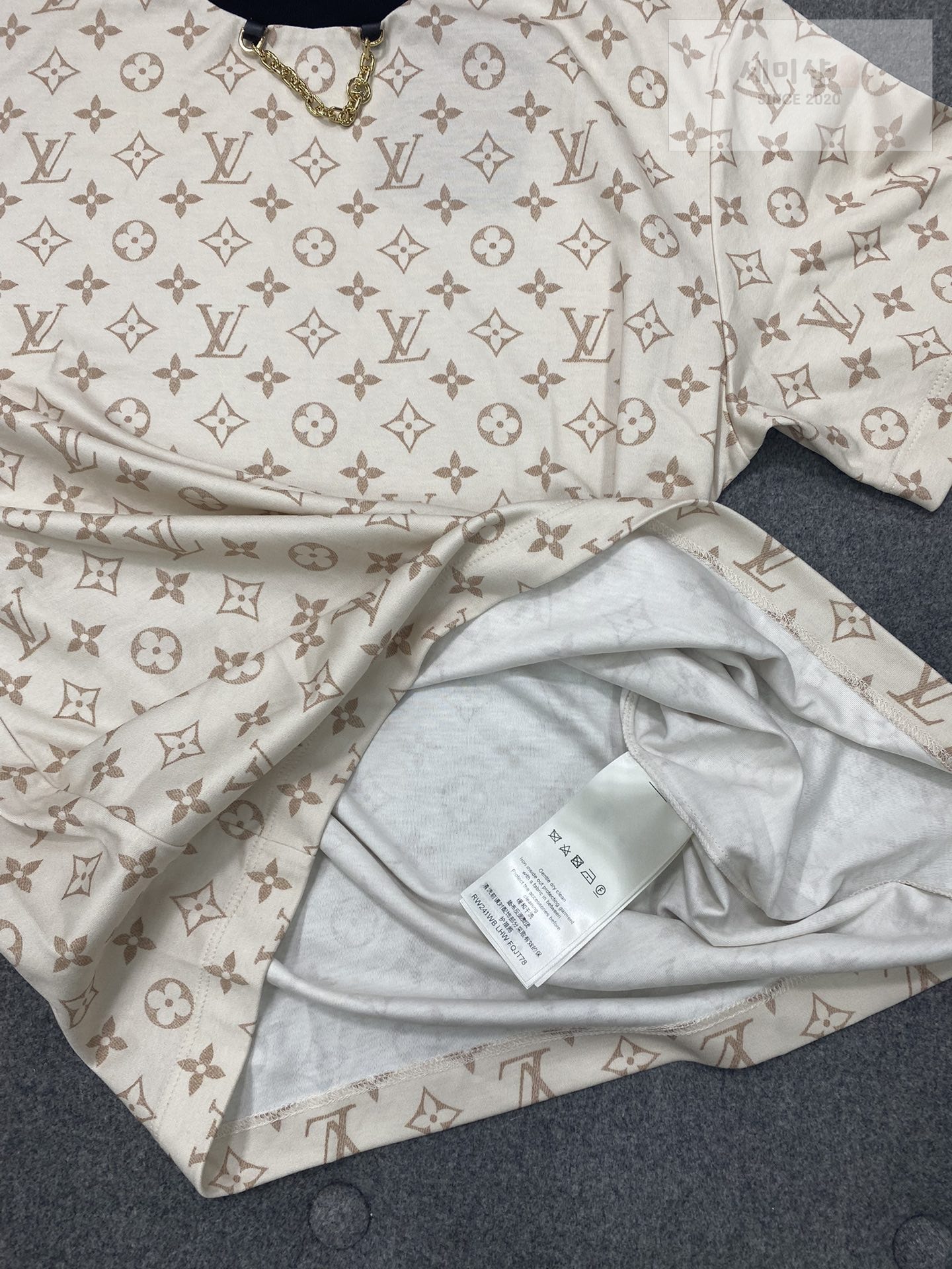 Louis Vuitton 루이비통 3D 모노그램 그래픽 레큘러 핏 반팔 티셔츠 의류 10번 이미지