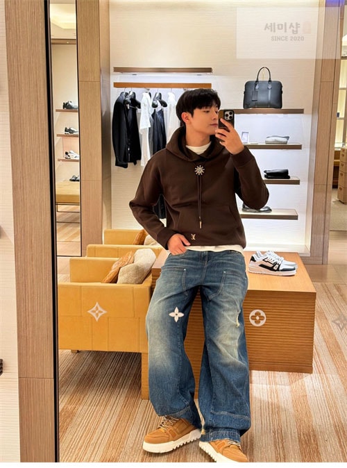 Louis Vuitton 루이비통 LV드로스트링 엠벨리시드 코튼 후디 의류 8번 이미지