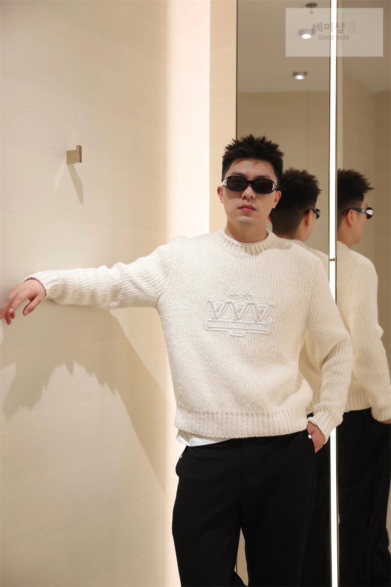 Louis Vuitton 루이비통 LV버스 유나이티드 엠벨리시드 실크 풀오버 니트 의류 2번 이미지