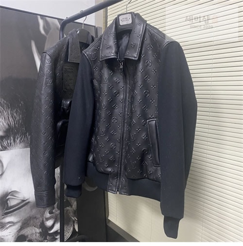 Louis Vuitton 루이비통 LVSE 엠보스드 모노그램 믹스 레더 블루종 의류 2번 이미지