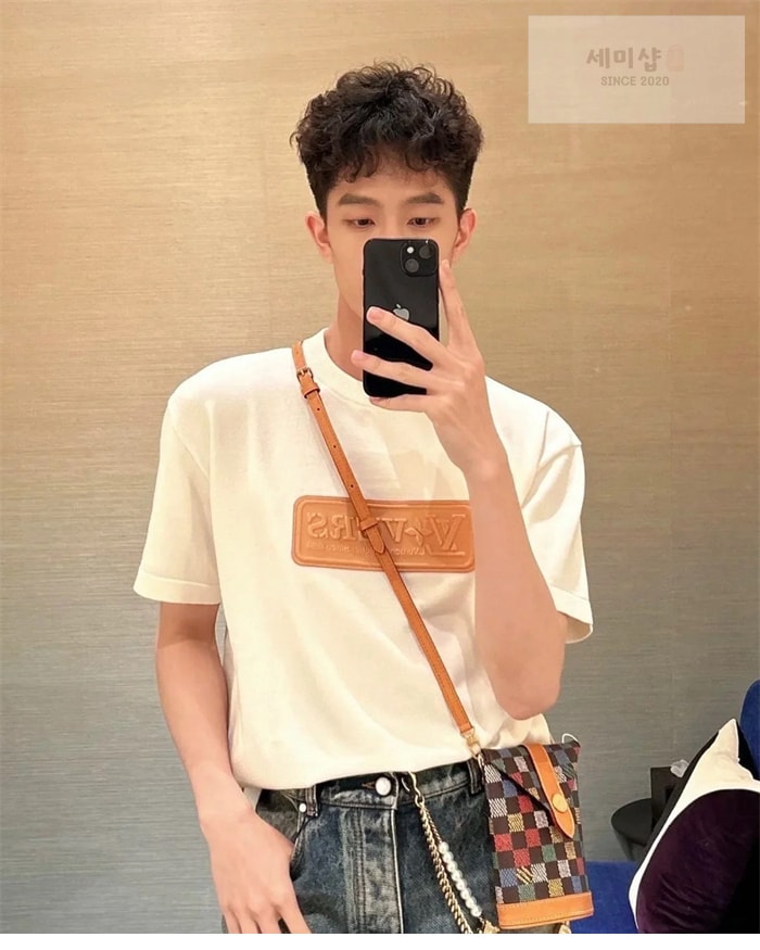 Louis Vuitton 루이비통 LV 러버스 VVN 패치 반팔 티셔츠 의류 4번 이미지