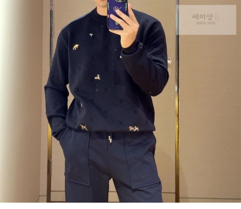 루이비통 루이비통 LV 블라종 롱 슬리브드 크루넥 레플리카 6번 이미지 - 의류 | 세미샵 레플리카 사이트