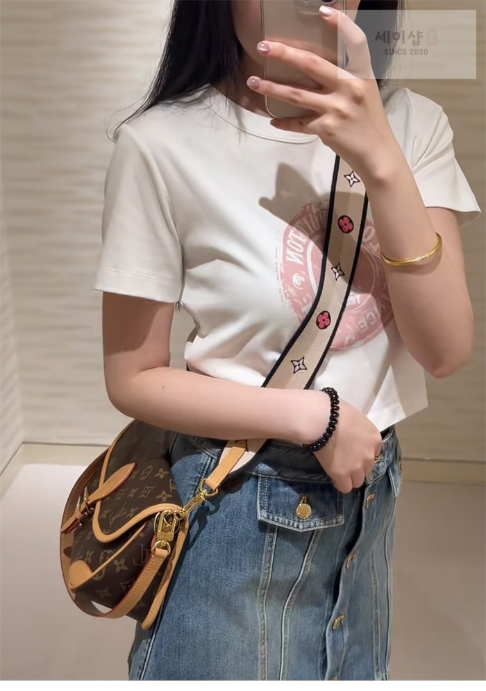 Louis Vuitton 루이비통 LV 스템프 크롭 탑 의류 4번 이미지