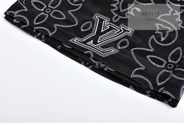 Louis Vuitton 루이비통 LV 아라베스크 모노그램 프린트 슬리브드 실크 반바지 의류 5번 이미지