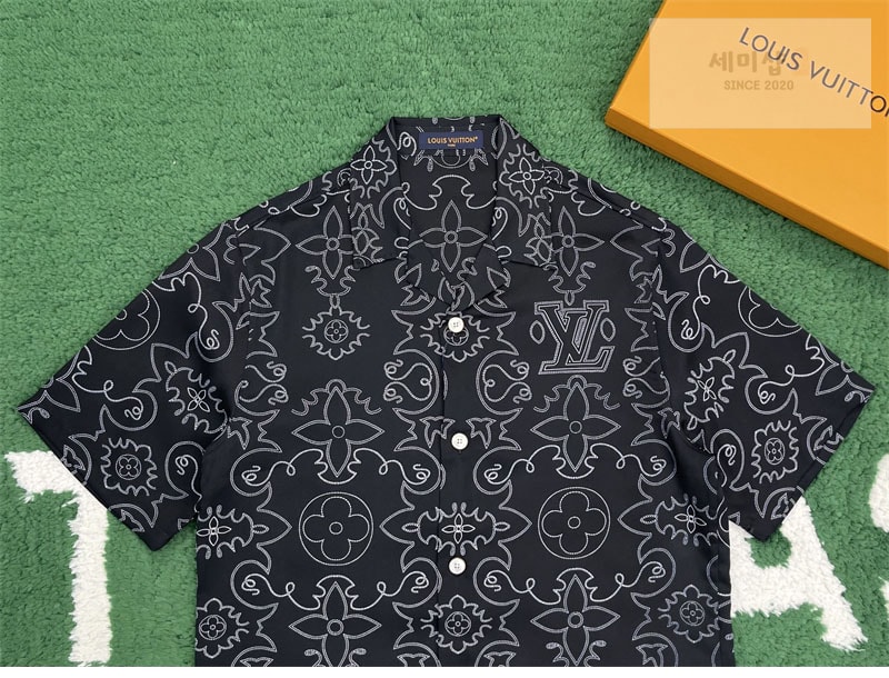 Louis Vuitton 루이비통 LV 아라베스크 프린티드 숏 슬리브드 실크 셔츠 의류 5번 이미지