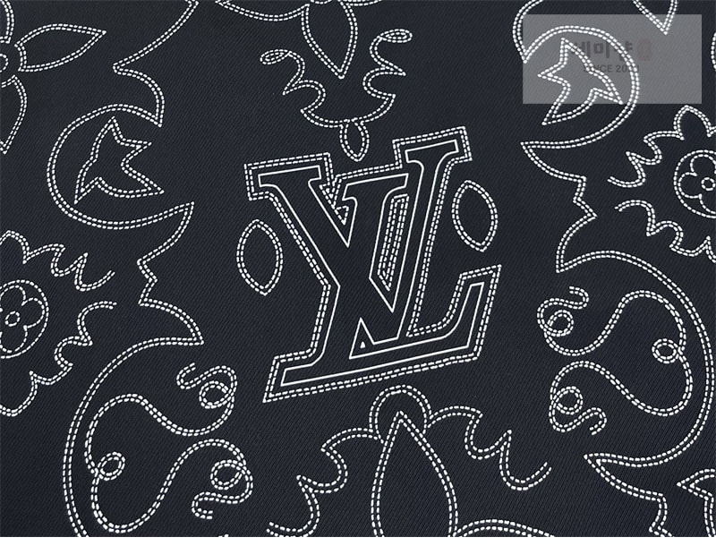 Louis Vuitton 루이비통 LV 아라베스크 프린티드 숏 슬리브드 실크 셔츠 의류 7번 이미지
