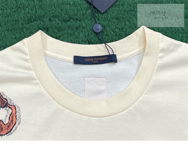 루이비통 루이비통 LV 클럽 플래그 모티프 인따르시아 그래픽 티셔츠 의류 3번 이미지