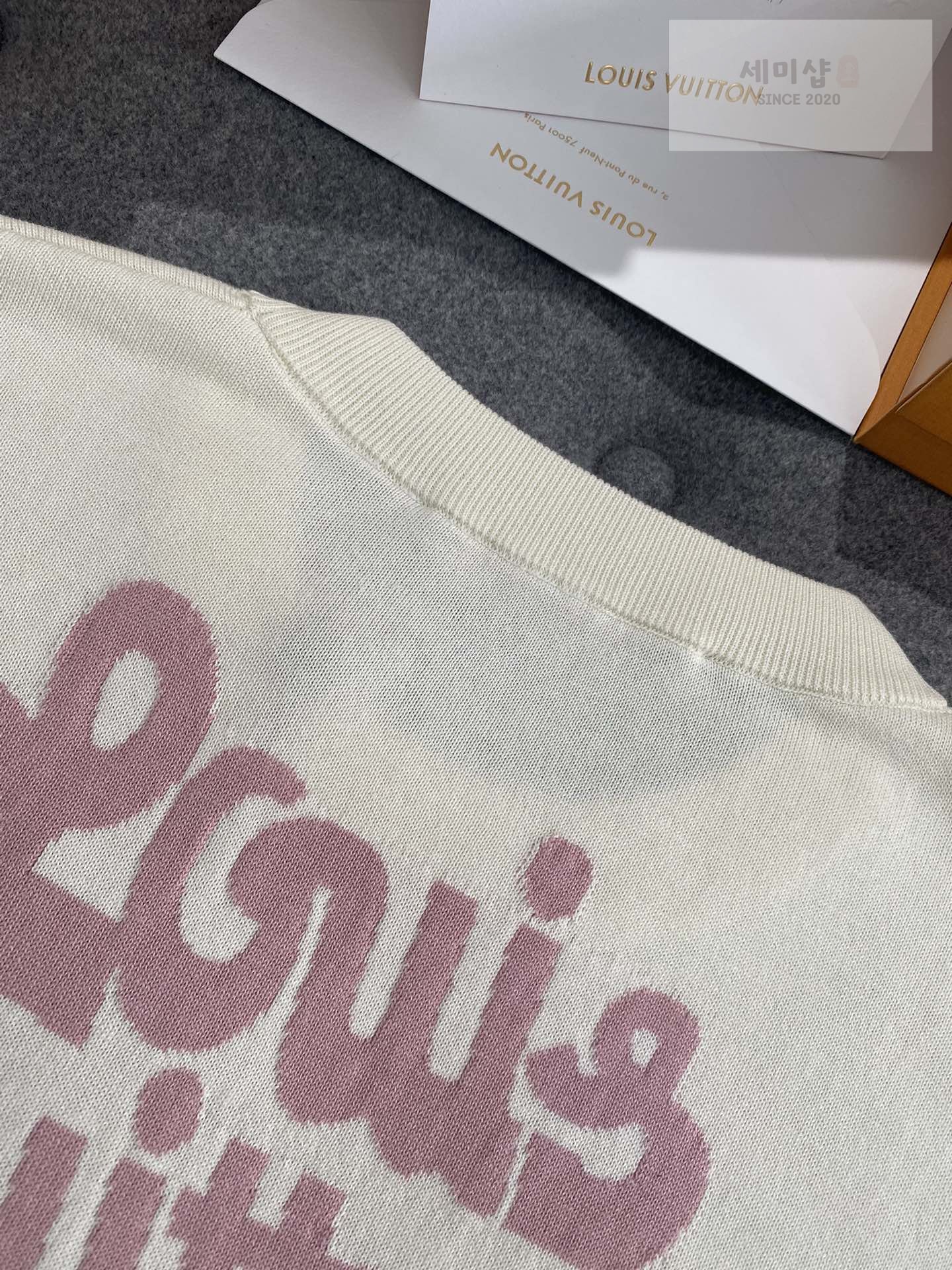 Louis Vuitton 루이비통 X 타일러 블루밍 LV 인따르시아 시그니처 니트 크루넥 반팔 티셔츠 의류 14번 이미지