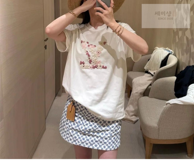 Louis Vuitton 루이비통 x 니고 벚나무 LV 블라썸 엠브로이더드 티셔츠 의류 3번 이미지