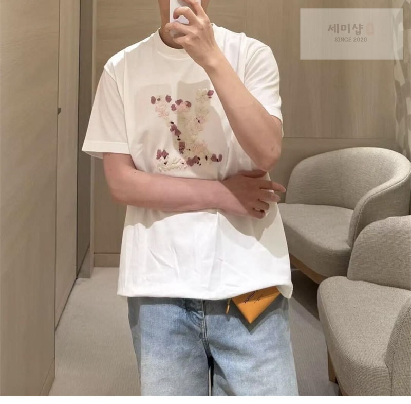Louis Vuitton 루이비통 x 니고 벚나무 LV 블라썸 엠브로이더드 티셔츠 의류 4번 이미지