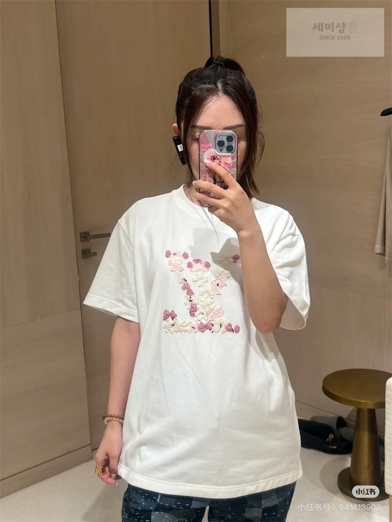 Louis Vuitton 루이비통 x 니고 벚나무 LV 블라썸 엠브로이더드 티셔츠 레플리카 2번 이미지 - 의류 | 세미샵 레플리카 사이트