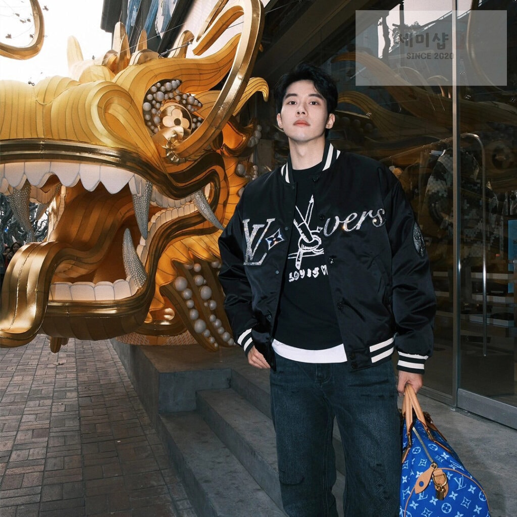 Louis Vuitton 24SS루이비통 엠브로이더드 나일론 베이스볼 블루종 점퍼 블랙 의류 3번 이미지