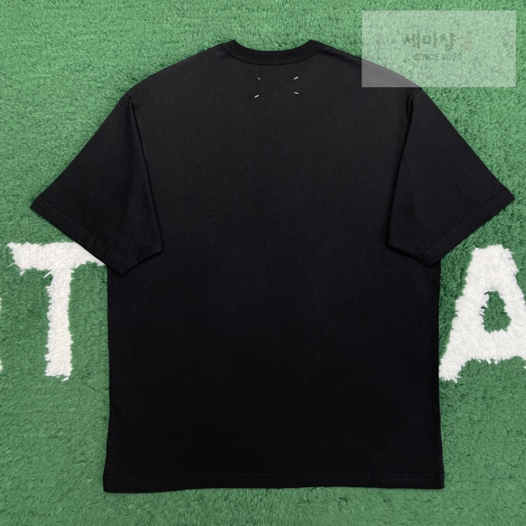 Maison Margiela 마르지엘라 24SS 뉴메릭 로고 반팔 티셔츠 블랙 레플리카 7번 이미지 - 의류 | 세미샵 레플리카 사이트