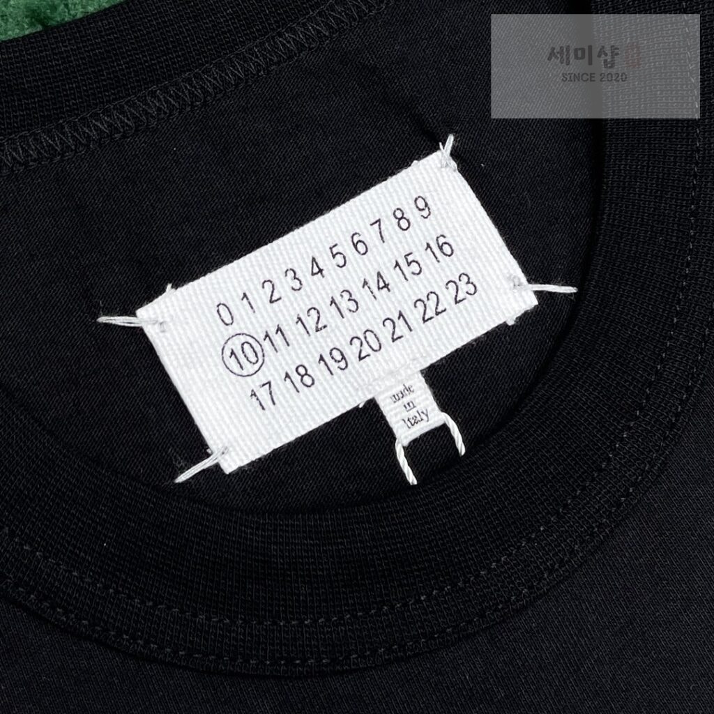 Maison Margiela 마르지엘라 24SS 뉴메릭 로고 반팔 티셔츠 블랙 레플리카 10번 이미지 - 의류 | 세미샵 레플리카 사이트