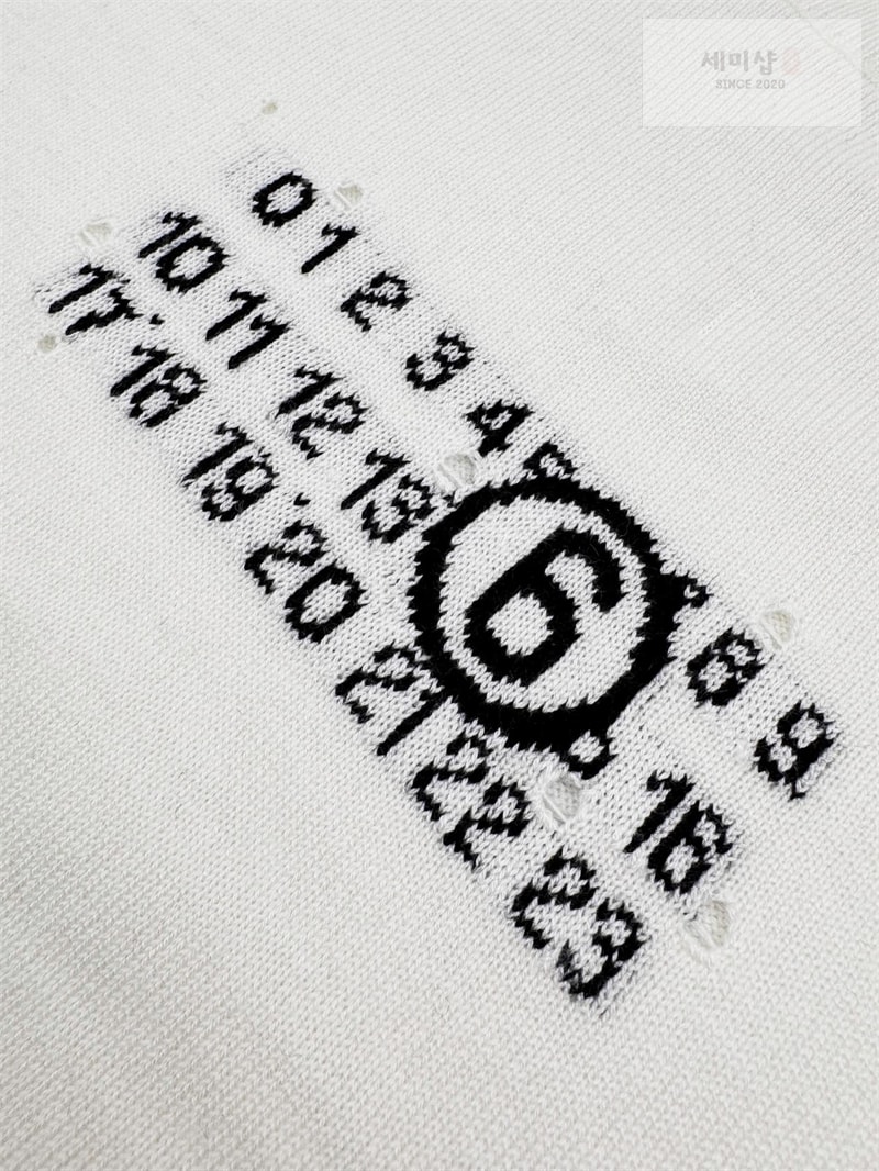 Maison Margiela 메종마르지엘라 뉴메릭 시그니처 MM6 스웨터 그레이 의류 19번 이미지