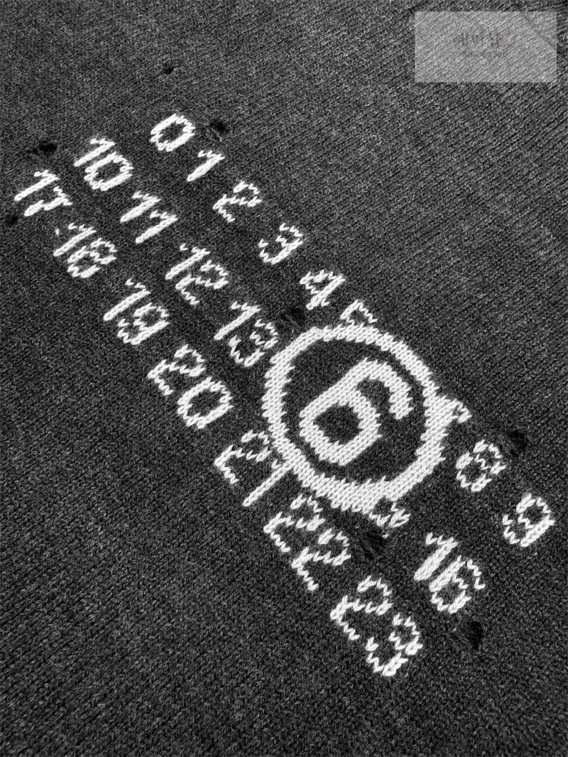 Maison Margiela 메종마르지엘라 뉴메릭 시그니처 MM6 스웨터 그레이 의류 13번 이미지
