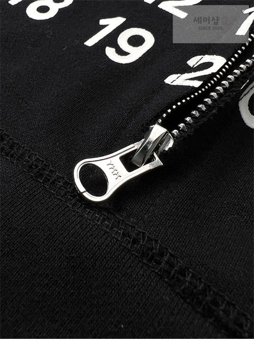 Maison Margiela 메종마르지엘라 MM6 넘버드 로고 프린트 반집업 후디 의류 5번 이미지