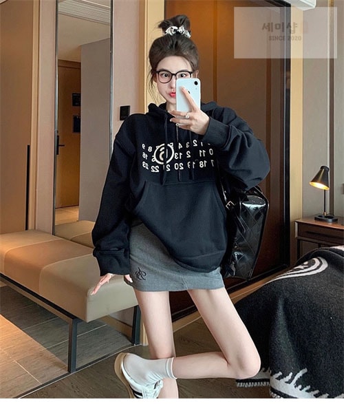 Maison Margiela 메종마르지엘라 MM6 넘버드 로고 프린트 반집업 후디 의류 16번 이미지