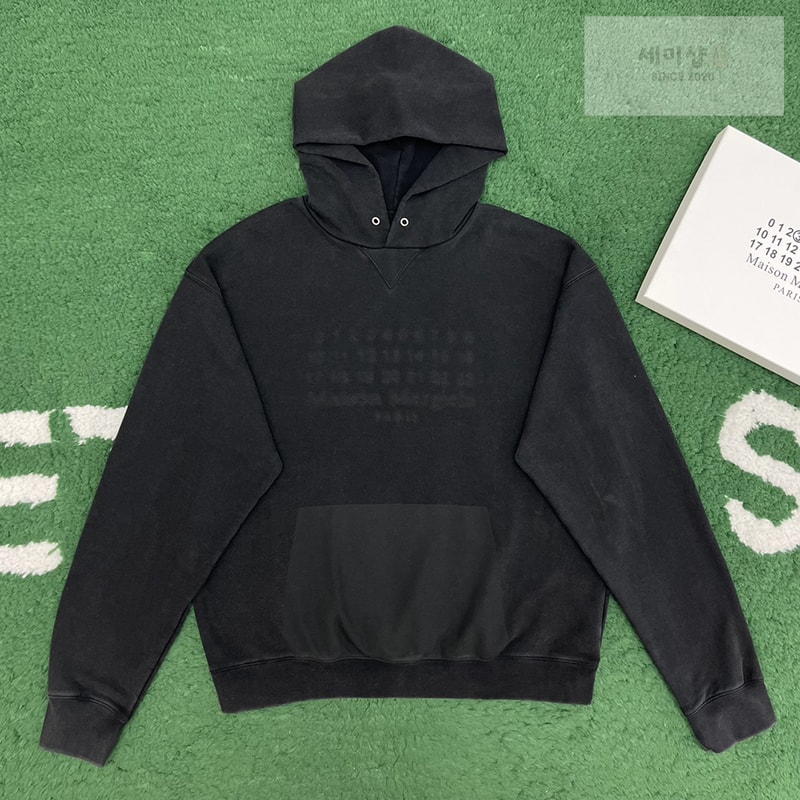 Maison Margiela 메종마르지엘라 MM6 넘버스 로고 후디 의류 1번 이미지