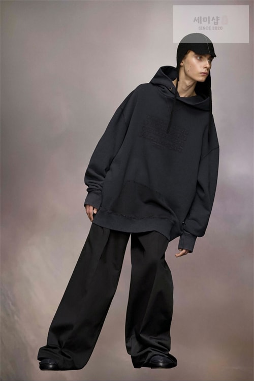 Maison Margiela 메종마르지엘라 MM6 넘버스 로고 후디 의류 2번 이미지