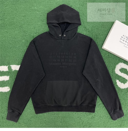 Maison Margiela 메종마르지엘라 MM6 넘버스 로고 후디 의류 3번 이미지