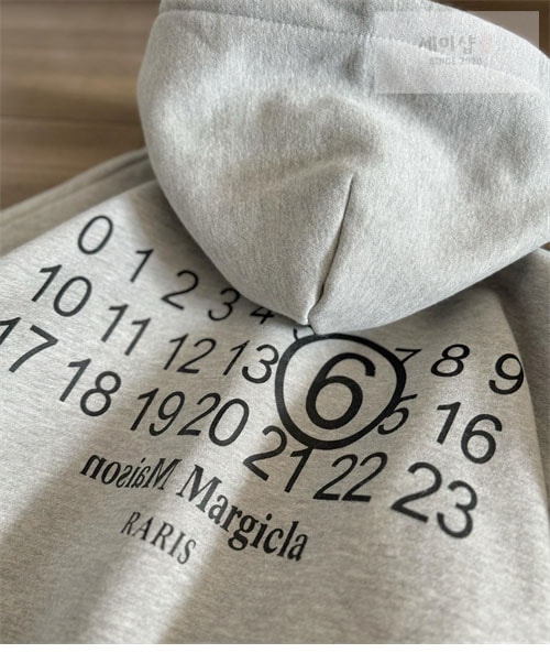 Maison Margiela 메종마르지엘라 MM6 스티치 로고 후디 레플리카 8번 이미지 - 의류 | 세미샵 레플리카 사이트