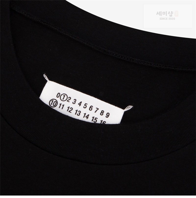 Maison Margiela 메종마르지엘라 MM6 시그니처 520 넘버 반팔 티셔츠 레플리카 22번 이미지 - 의류 | 세미샵 레플리카 사이트