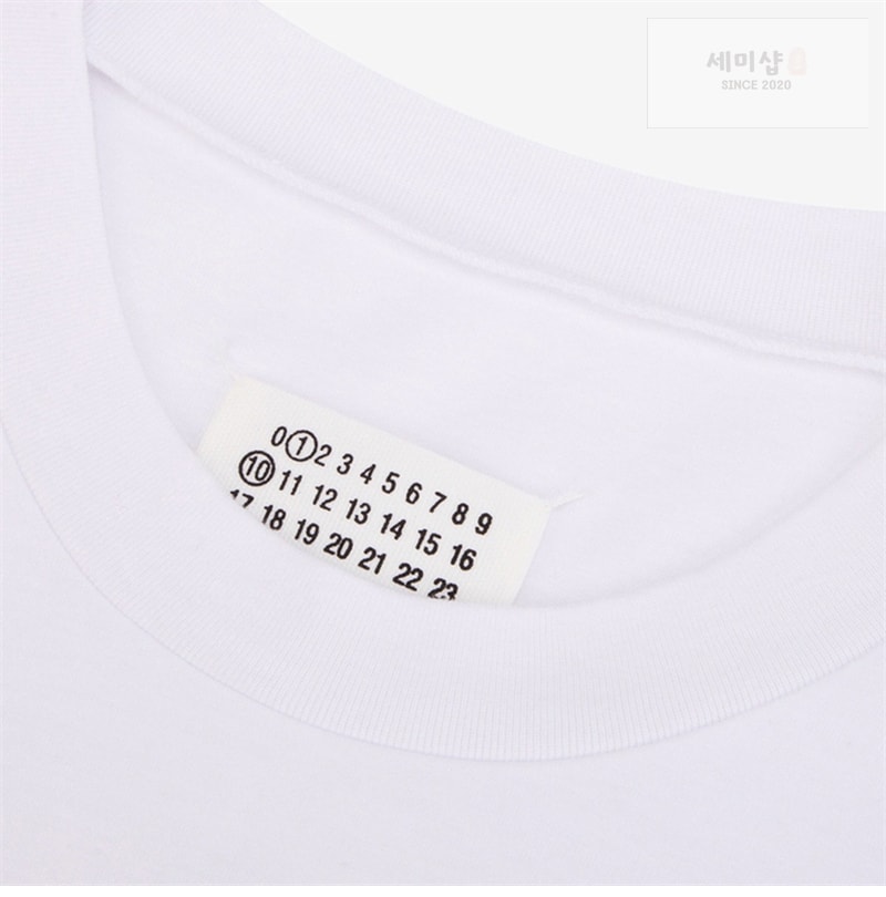 Maison Margiela 메종마르지엘라 MM6 시그니처 520 넘버 반팔 티셔츠 레플리카 20번 이미지 - 의류 | 세미샵 레플리카 사이트