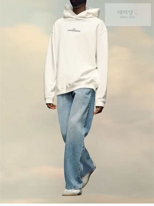Maison Margiela 메종마르지엘라 MM6 업사이드 다운 자수 로고 후디 2컬러 레플리카 23번 이미지 - 의류 | 세미샵 레플리카 사이트