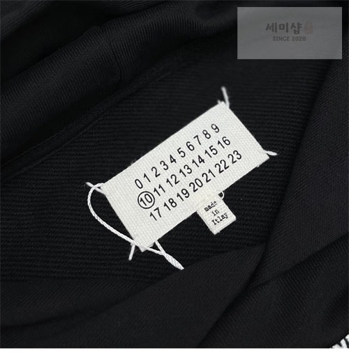 Maison Margiela 메종마르지엘라 MM6 업사이드 다운 자수 로고 후디 2컬러 레플리카 25번 이미지 - 의류 | 세미샵 레플리카 사이트