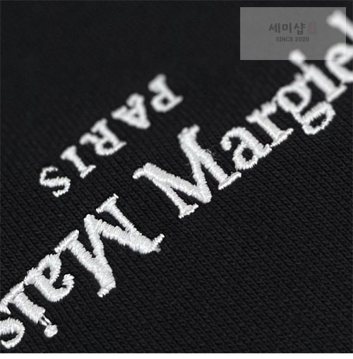 Maison Margiela 메종마르지엘라 MM6 업사이드 다운 자수 로고 후디 2컬러 레플리카 6번 이미지 - 의류 | 세미샵 레플리카 사이트