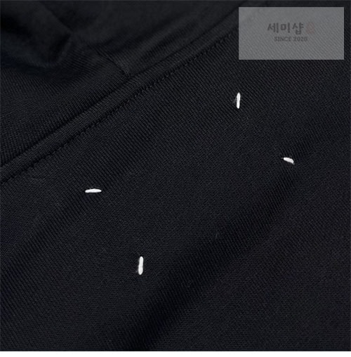 Maison Margiela 메종마르지엘라 MM6 업사이드 다운 자수 로고 후디 2컬러 레플리카 7번 이미지 - 의류 | 세미샵 레플리카 사이트