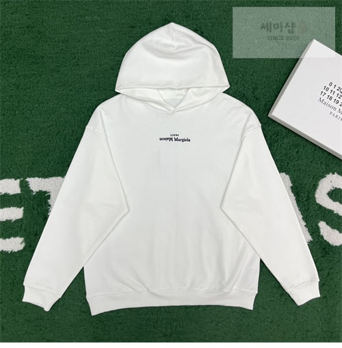 Maison Margiela 메종마르지엘라 MM6 업사이드 다운 자수 로고 후디 2컬러 레플리카 10번 이미지 - 의류 | 세미샵 레플리카 사이트