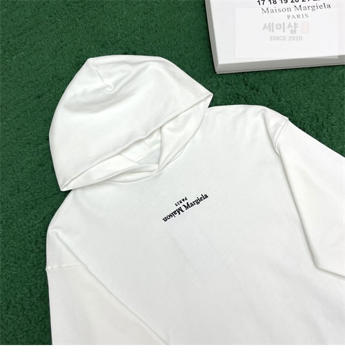 Maison Margiela 메종마르지엘라 MM6 업사이드 다운 자수 로고 후디 2컬러 레플리카 28번 이미지 - 의류 | 세미샵 레플리카 사이트