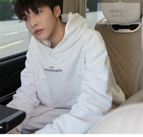 Maison Margiela 메종마르지엘라 MM6 업사이드 다운 자수 로고 후디 2컬러 레플리카 29번 이미지 - 의류 | 세미샵 레플리카 사이트