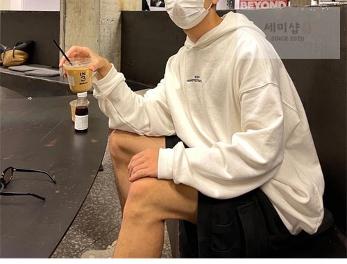Maison Margiela 메종마르지엘라 MM6 업사이드 다운 자수 로고 후디 2컬러 레플리카 19번 이미지 - 의류 | 세미샵 레플리카 사이트