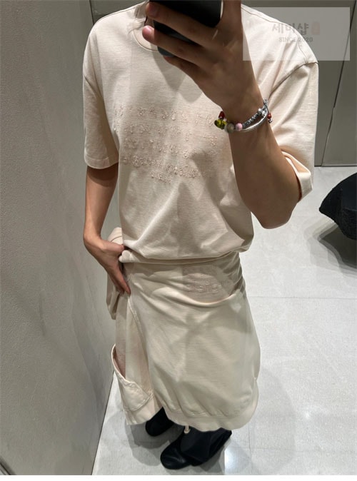 Maison Margiela 메종마르지엘라 MM6 Logo 자수 반팔 티셔츠 의류 22번 이미지