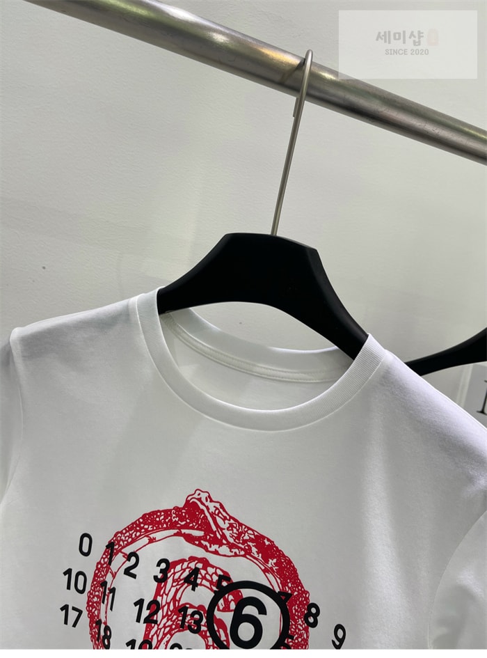 Maison Margiela 메종 마르지엘라 이어 오브 더 스네이크 반팔 티셔츠 의류 4번 이미지