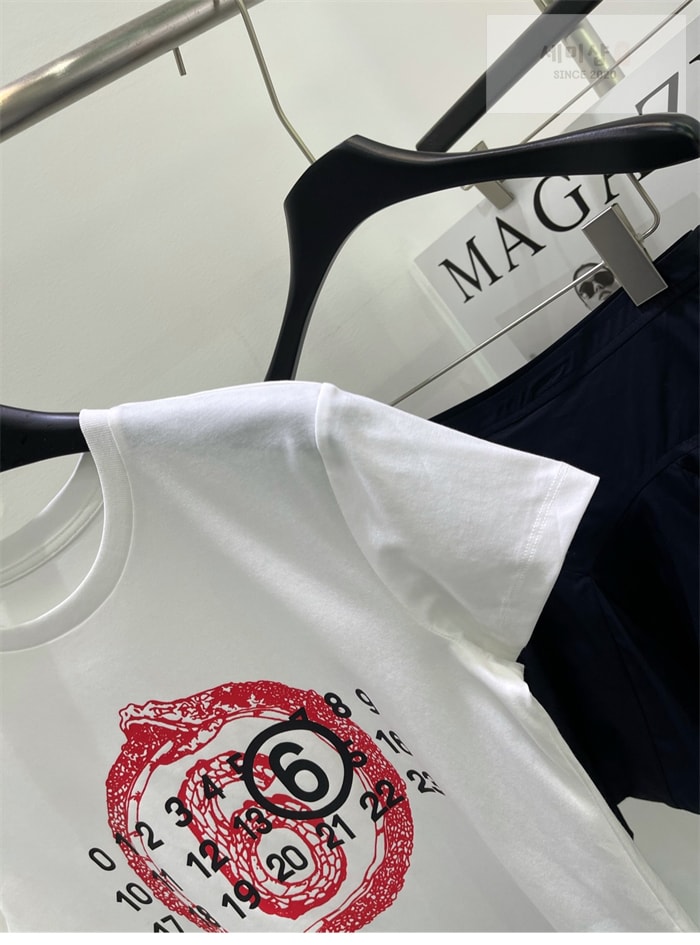 Maison Margiela 메종 마르지엘라 이어 오브 더 스네이크 반팔 티셔츠 의류 5번 이미지
