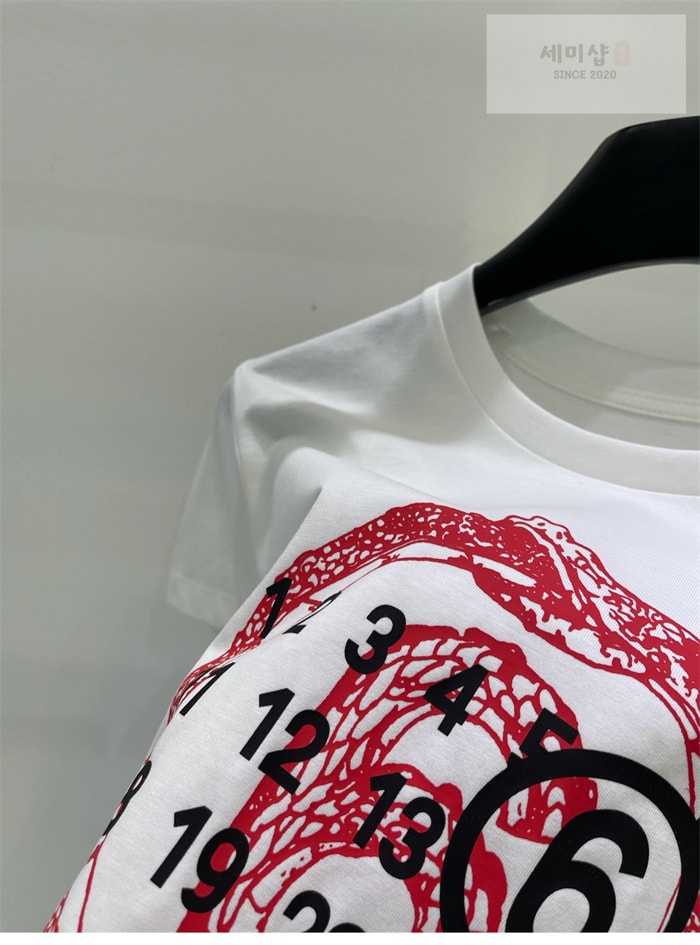 Maison Margiela 메종 마르지엘라 이어 오브 더 스네이크 반팔 티셔츠 의류 6번 이미지