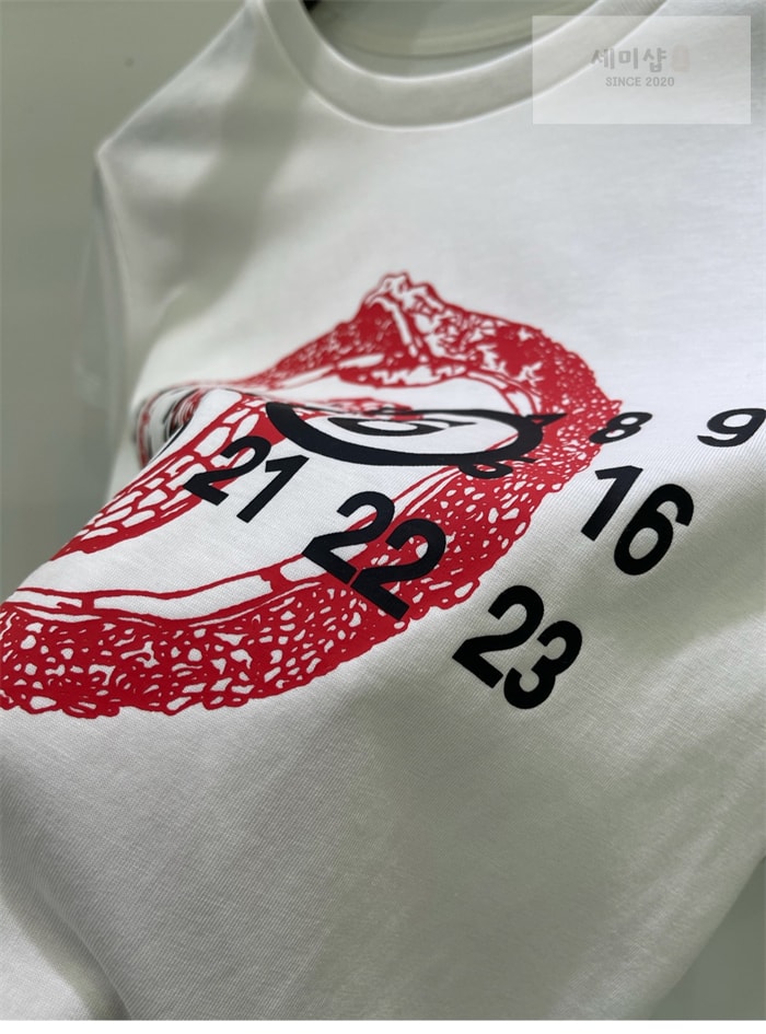 Maison Margiela 메종 마르지엘라 이어 오브 더 스네이크 반팔 티셔츠 의류 7번 이미지