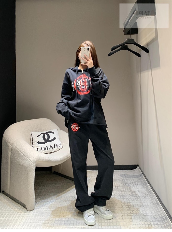 Maison Margiela 메종 마르지엘라 이어 오브 더 스네이크 스웨트팬츠 레플리카 14번 이미지 - 의류 | 세미샵 레플리카 사이트