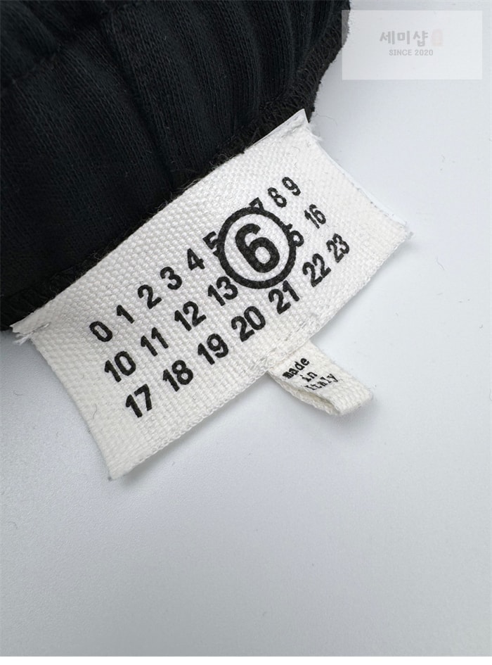 Maison Margiela 메종 마르지엘라 이어 오브 더 스네이크 스웨트팬츠 레플리카 11번 이미지 - 의류 | 세미샵 레플리카 사이트