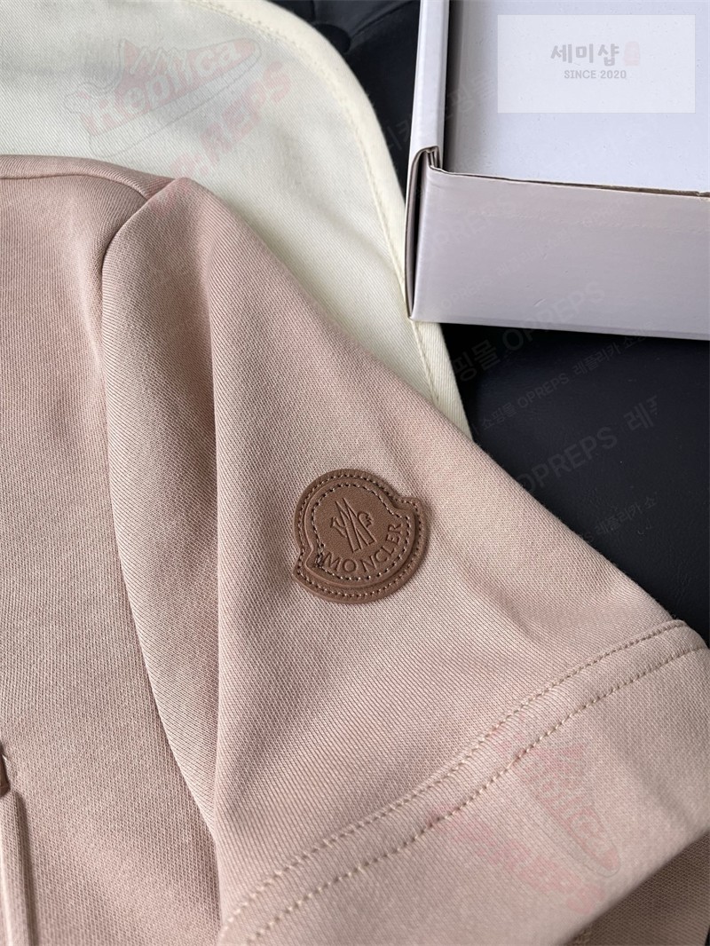 Moncler 몽클레어 레더 트리밍 코튼 티셔츠 블랙 의류 19번 이미지