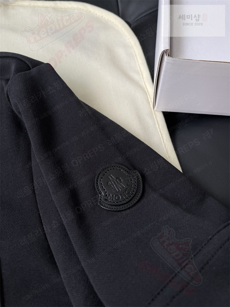 Moncler 몽클레어 레더 트리밍 코튼 티셔츠 블랙 의류 28번 이미지