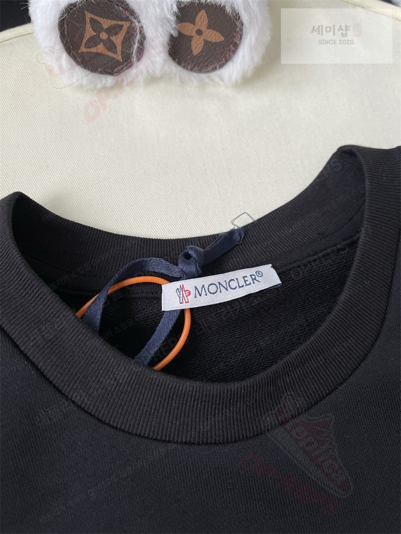 Moncler 몽클레어 레더 트리밍 코튼 티셔츠 블랙 의류 30번 이미지