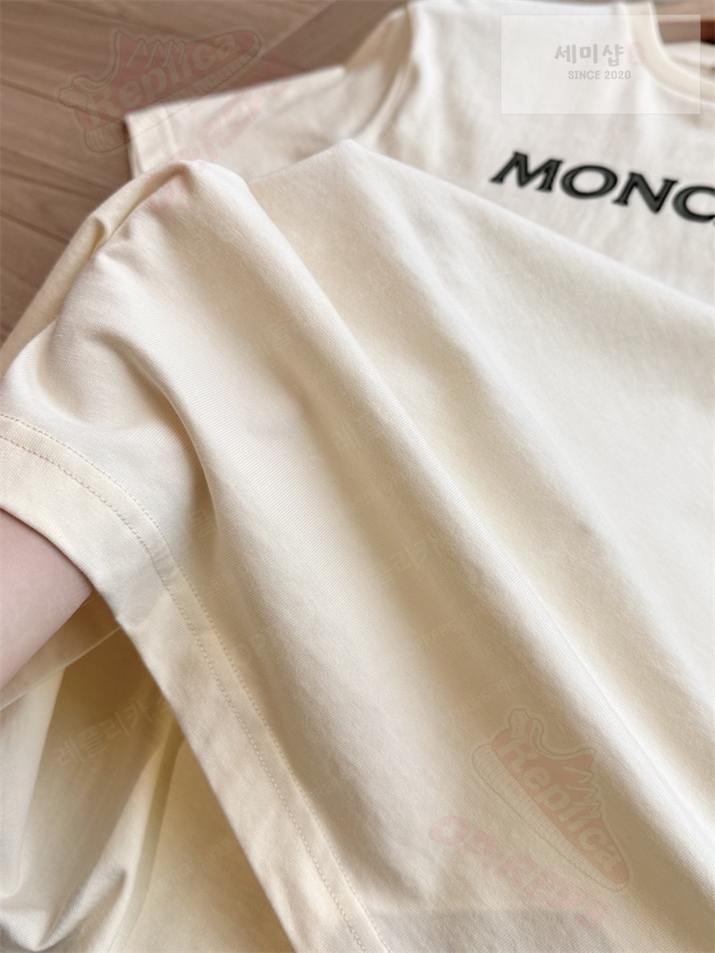 Moncler 몽클레어 로고 패치 코튼 티셔츠 의류 47번 이미지